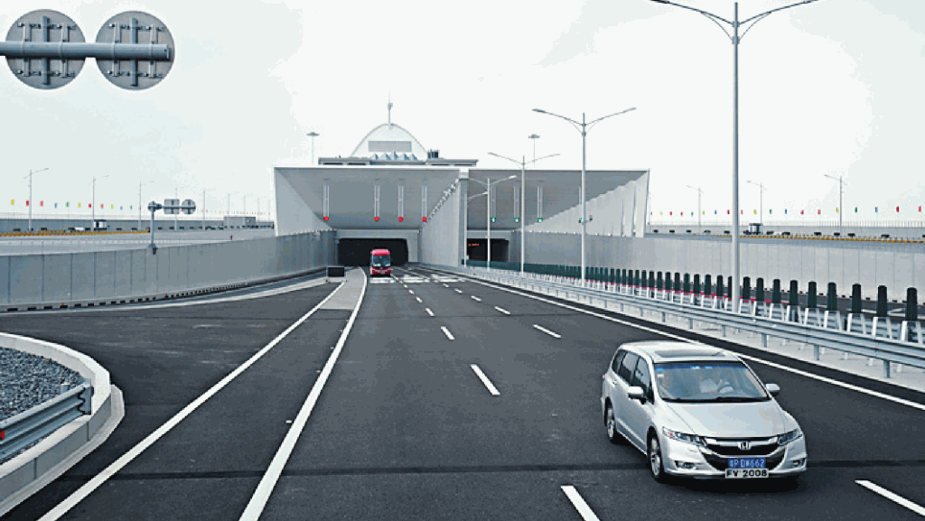 港珠澳大橋由9月29日零時零分至10月6日午夜12時，將實施小型客車免費通行政策。資料圖片