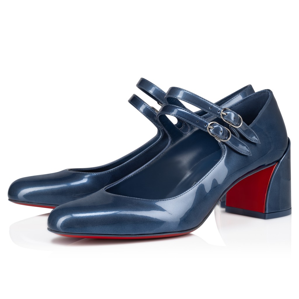 蓝色漆面皮革Miss Jane。（$7,900/Christian Louboutin）