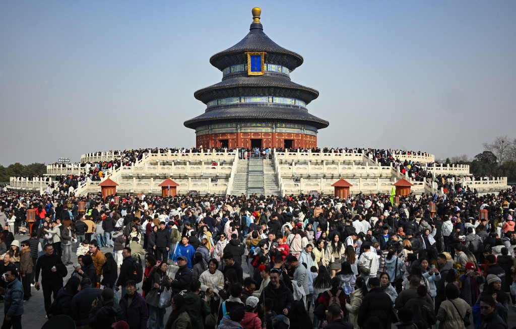 春節期間，國內遊5.96億人次總花費逾8千億。中新社