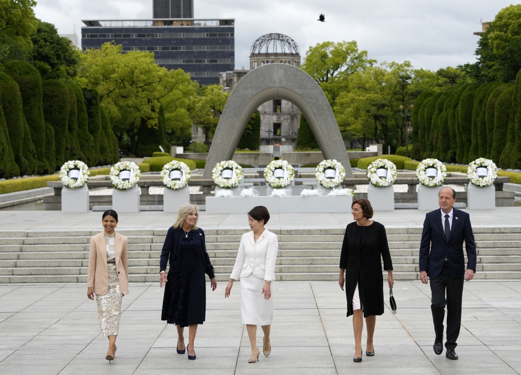 七国集团领袖到访广岛市和平纪念公园内的核爆资料馆。路透