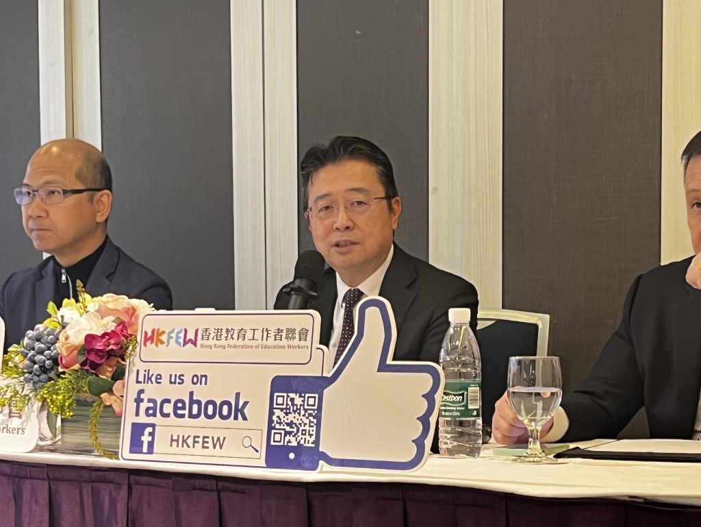 教聯會會長、選委界議員劉智鵬(中)提到，今年為國家「十五五規劃」的開局之年，香港肩負着與國家規劃對接的重大任務。
