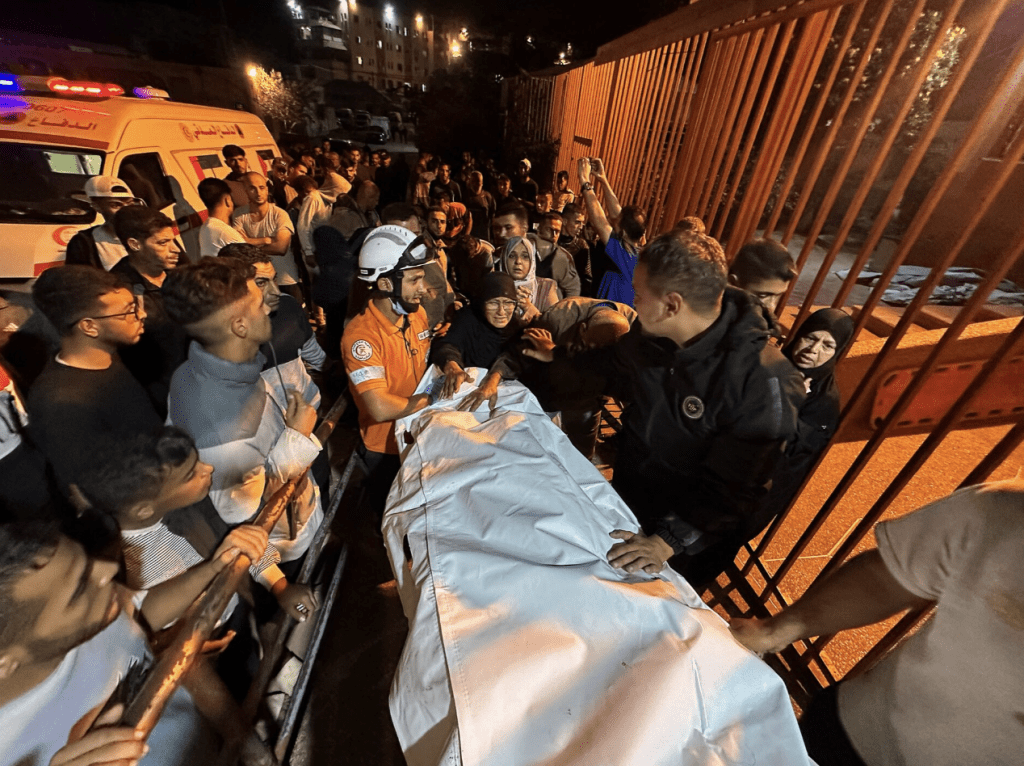 以色列总理内塔尼亚胡周二(28日)下令军方对加沙地带展开“强力打击”,造成多人死亡。路透社 以色列总理内塔尼亚胡周二(28日)下令军方对加沙地带展开“强力打击”,造成多人死亡。路透社