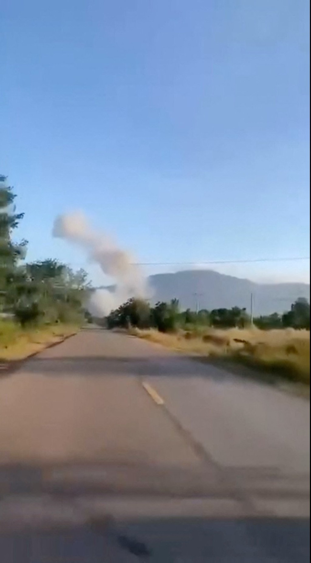 泰国陆军发言人苏瓦里说，冲突已造成泰方3名士兵牺牲、18名士兵受伤。路透社