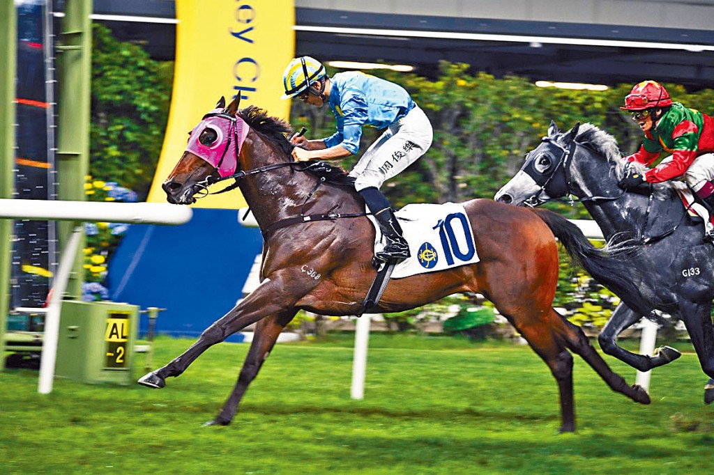 呂健威昨晚起孖，憑「旅英福星」捧走香港欖球總會盃。