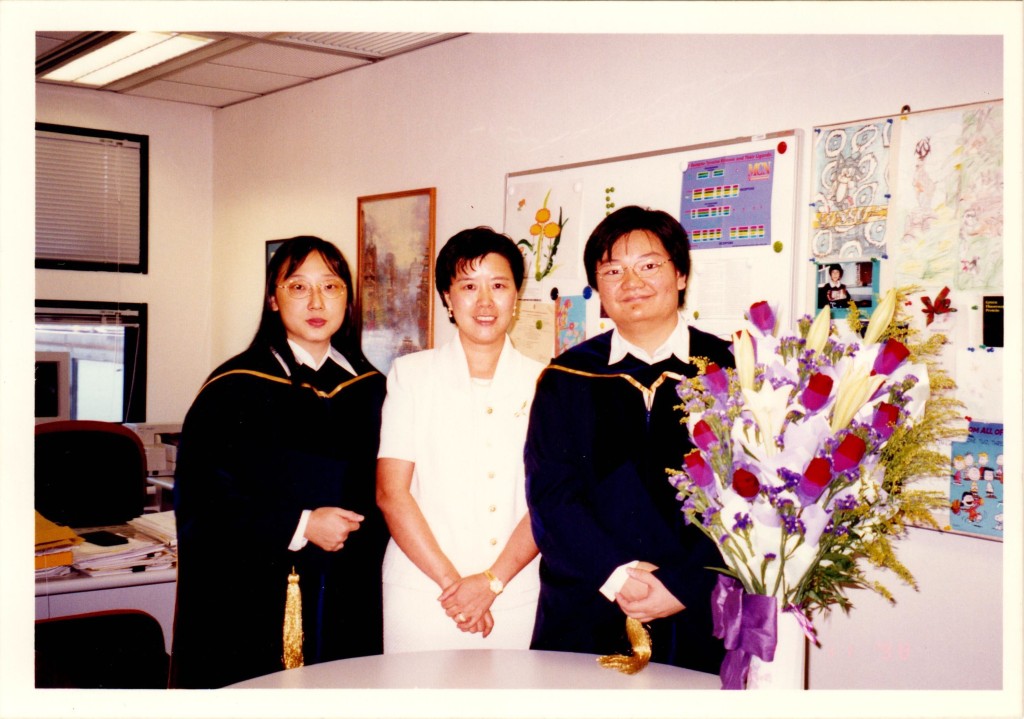 傅洁瑜教授（右）及叶翠芬博士（左）是叶教授第一批博士生，毕业后成为叶教授实验室的骨干成员，一直至今，亦师亦友。