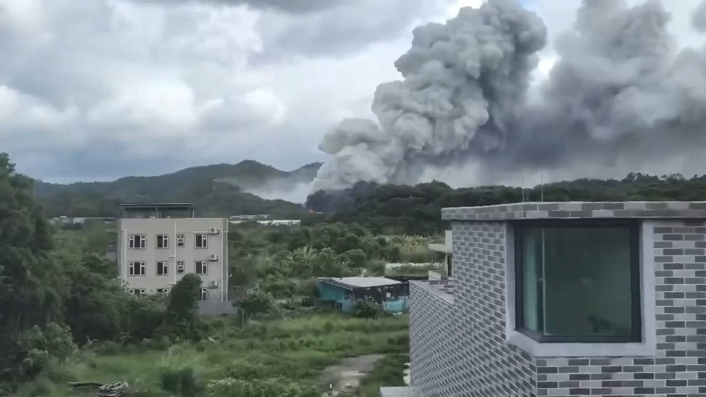 黑煙沖天。網上片段截圖 黑煙沖天。網上片段截圖