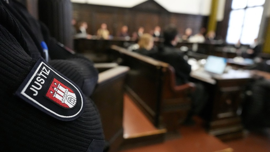 化名「白虎」的德伊雙籍男子被控透過互聯網誘騙青少年自殘自殺，案件於2026年1月9日開庭審理。 路透社