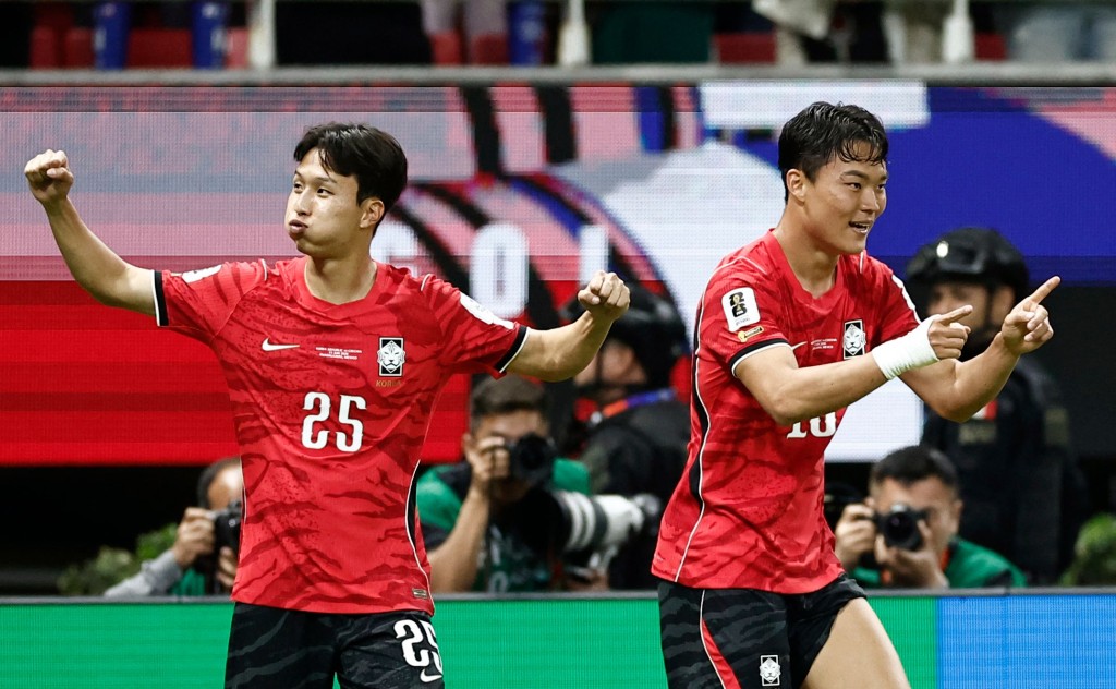 后备入场的吴贤揆(右)为南韩反超比分至2:1。AFP 后备入场的吴贤揆(右)为南韩反超比分至2:1。AFP