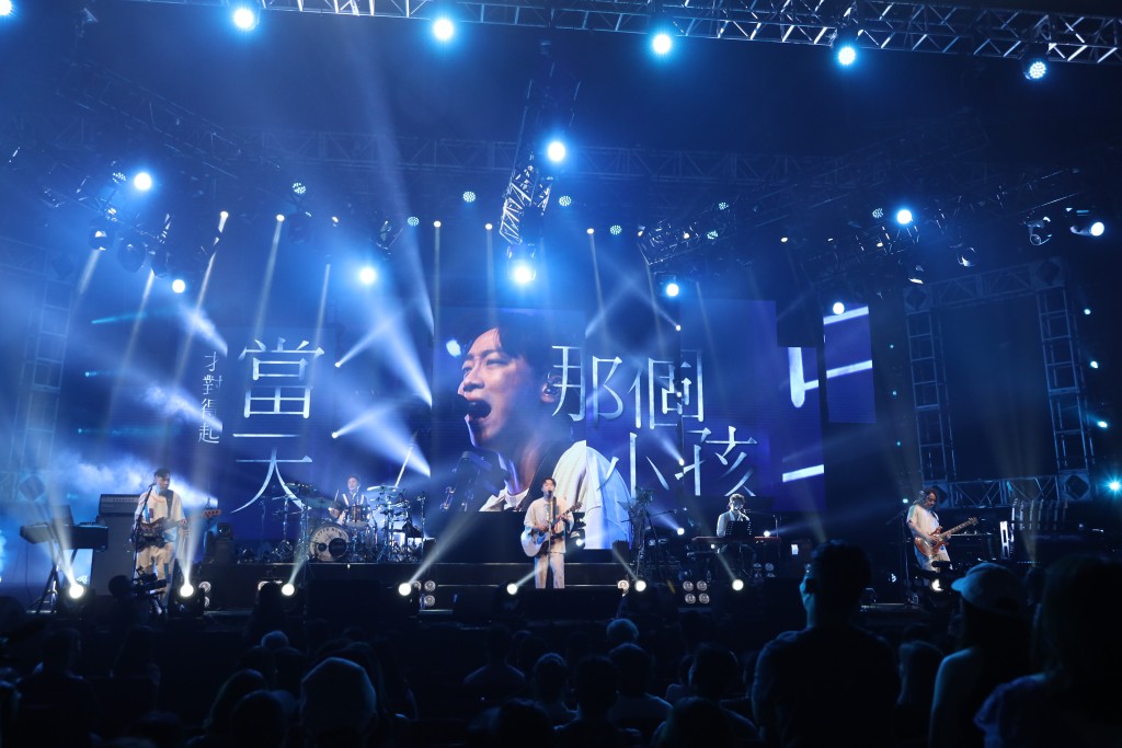 演出突然腰斬。