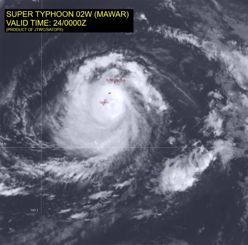 衛星圖像顯示颱風瑪娃（Typhoon Mawar）直撲關島。 美聯社