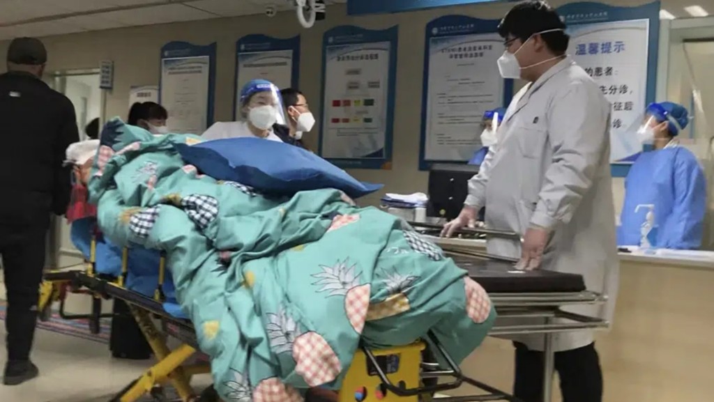 在院新冠病毒感染死亡病例數大幅減少。美聯社