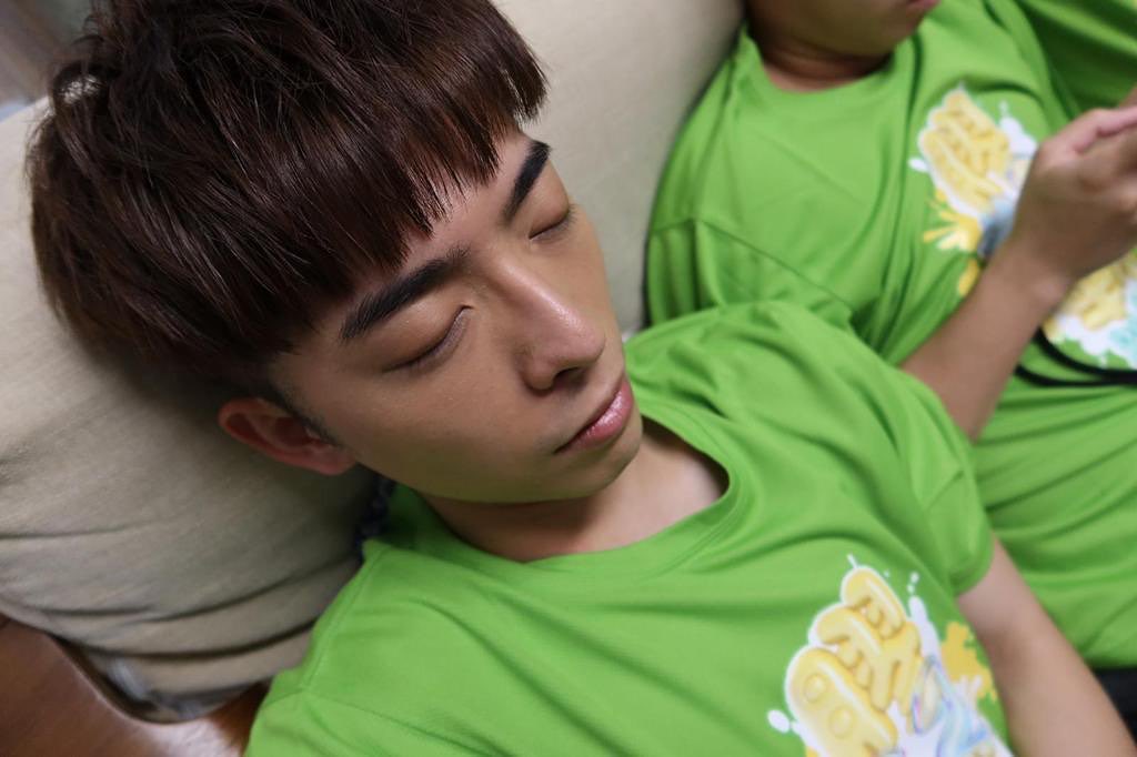 疑似阿正上載Edan熟睡的照片。