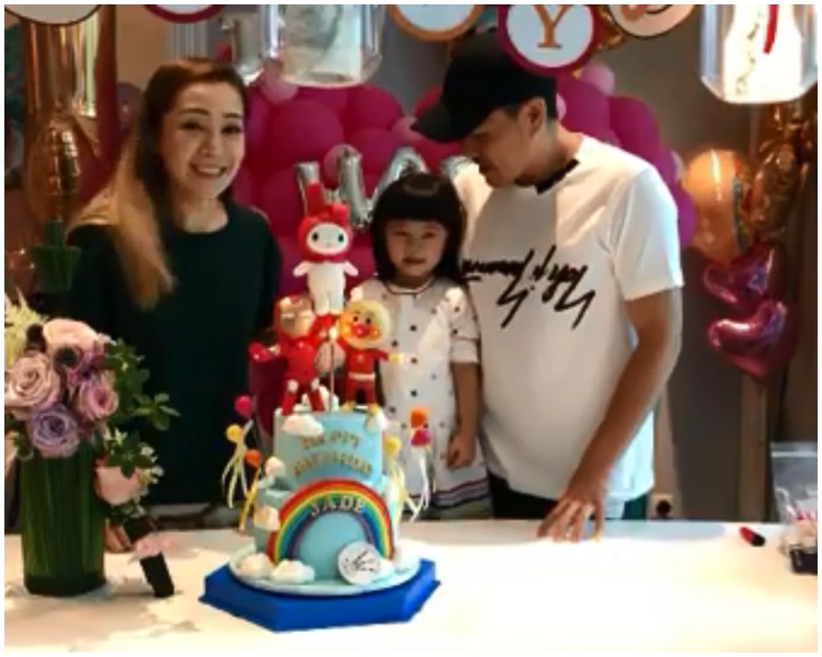 Jade与女儿心心过生日。IG截图