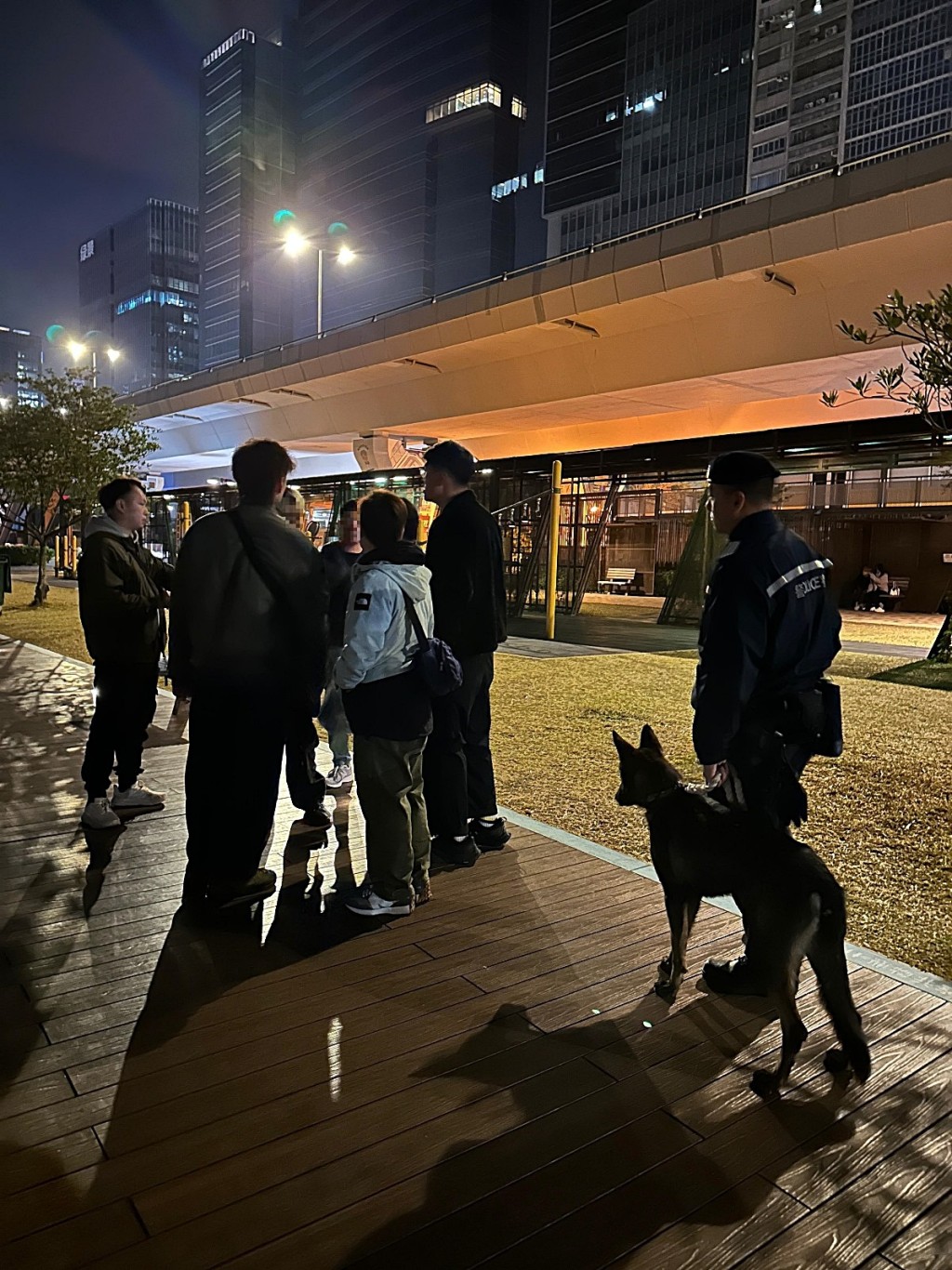 警方加強在觀塘海濱花園巡邏。警方提供