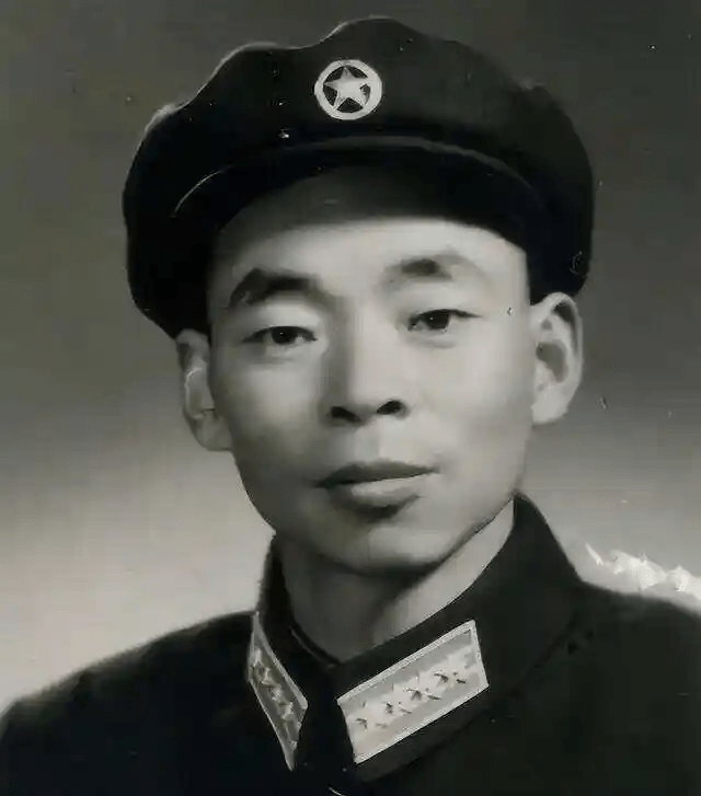 陰法唐將軍年輕時照片。 陰法唐將軍年輕時照片。