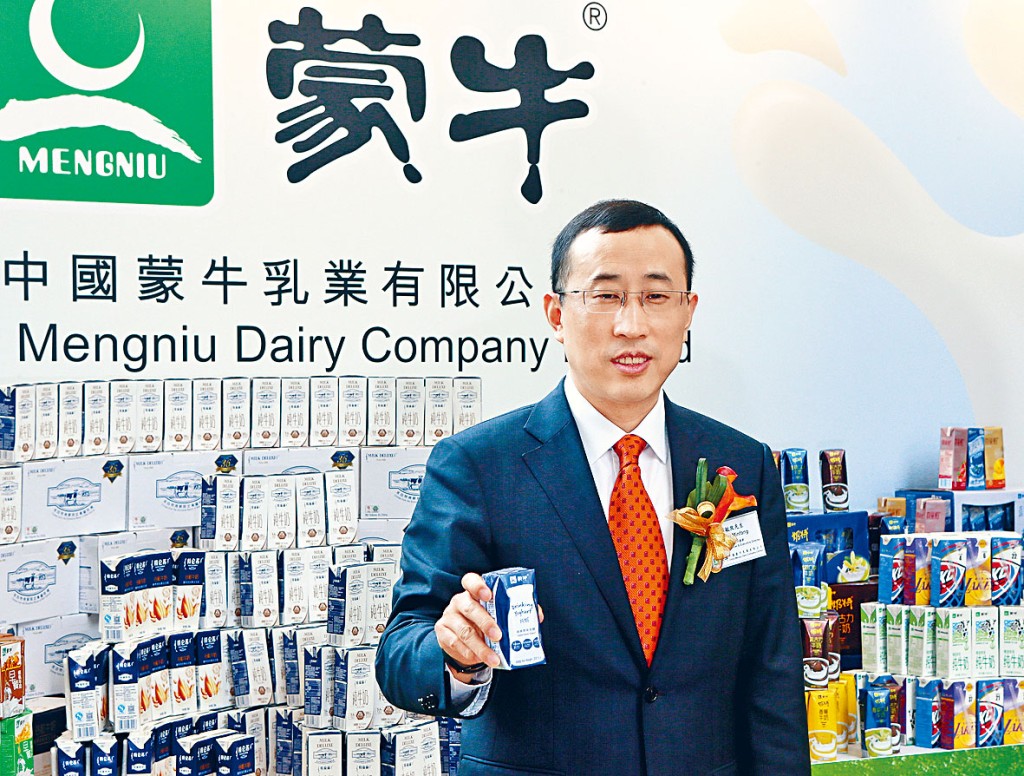 蒙牛發盈警，料上半年純利倒退45%至60%。圖為該公司行政總裁盧敏放。