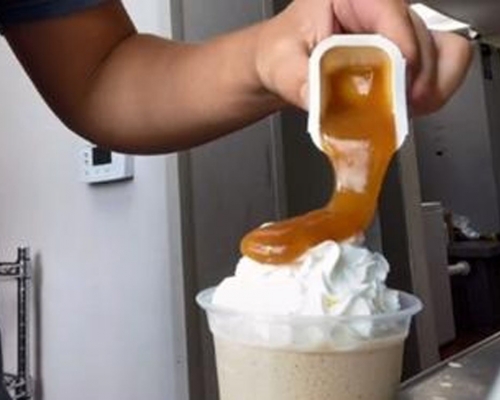 不滿顧客態度，麥當勞員工在飲料亂加甜酸醬，並拍攝影片在網上炫耀。