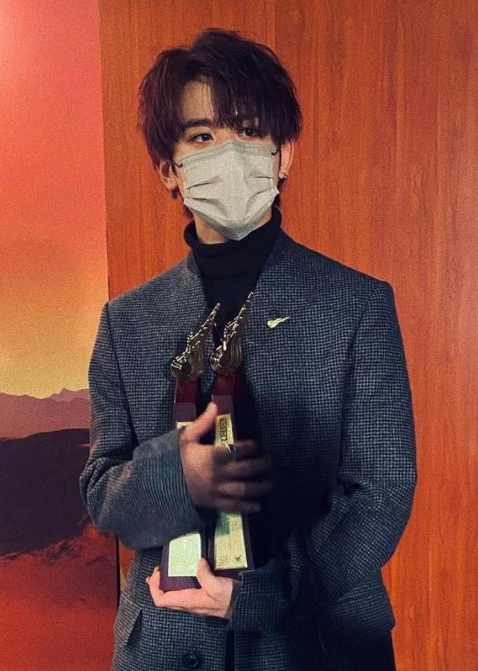 姜濤喺商台《叱咤》奪「我最喜愛的男歌手」及「我最喜愛的歌曲」後人氣急升。