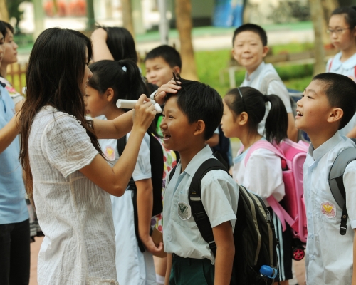 過去四星期的爆發個案，主要集中於幼稚園及幼兒中心和小學。
