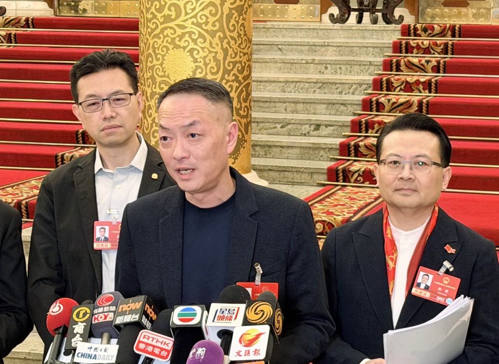 吳永嘉建議在北部都會區及大灣區內地城市，共建一個國家級的先進製造業合作園區，令數據、資源、資金和設備等可以在兩地跨境流通。