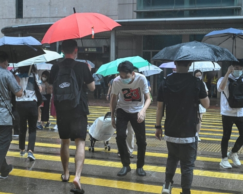 天文台料一號風球維持一段時間。