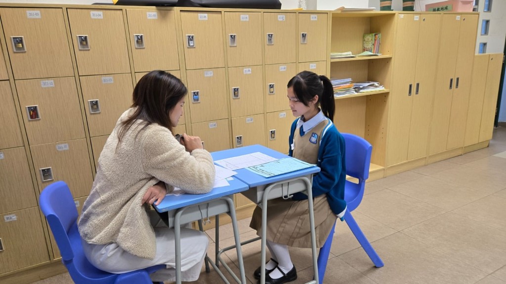 學校安排小六學生到中學進行模擬面試,掌握對答技巧。(圖片來源:受訪學校提供) 學校安排小六學生到中學進行模擬面試,掌握對答技巧。(圖片來源:受訪學校提供)