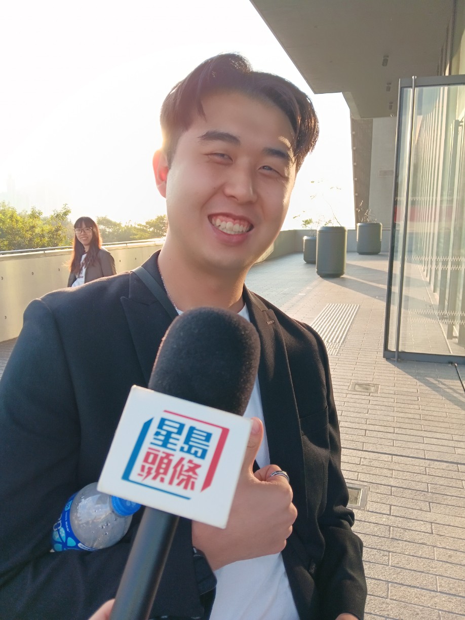 陳先生表示，展館內摩肩接踵，雖然對觀賞性有影響，但文物令他目不暇給。