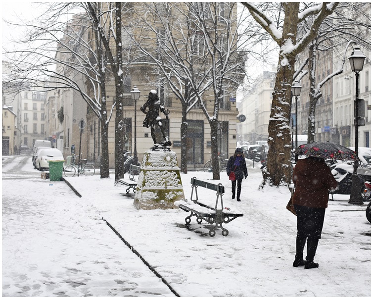 巴黎市內白濛濛一片。AP 