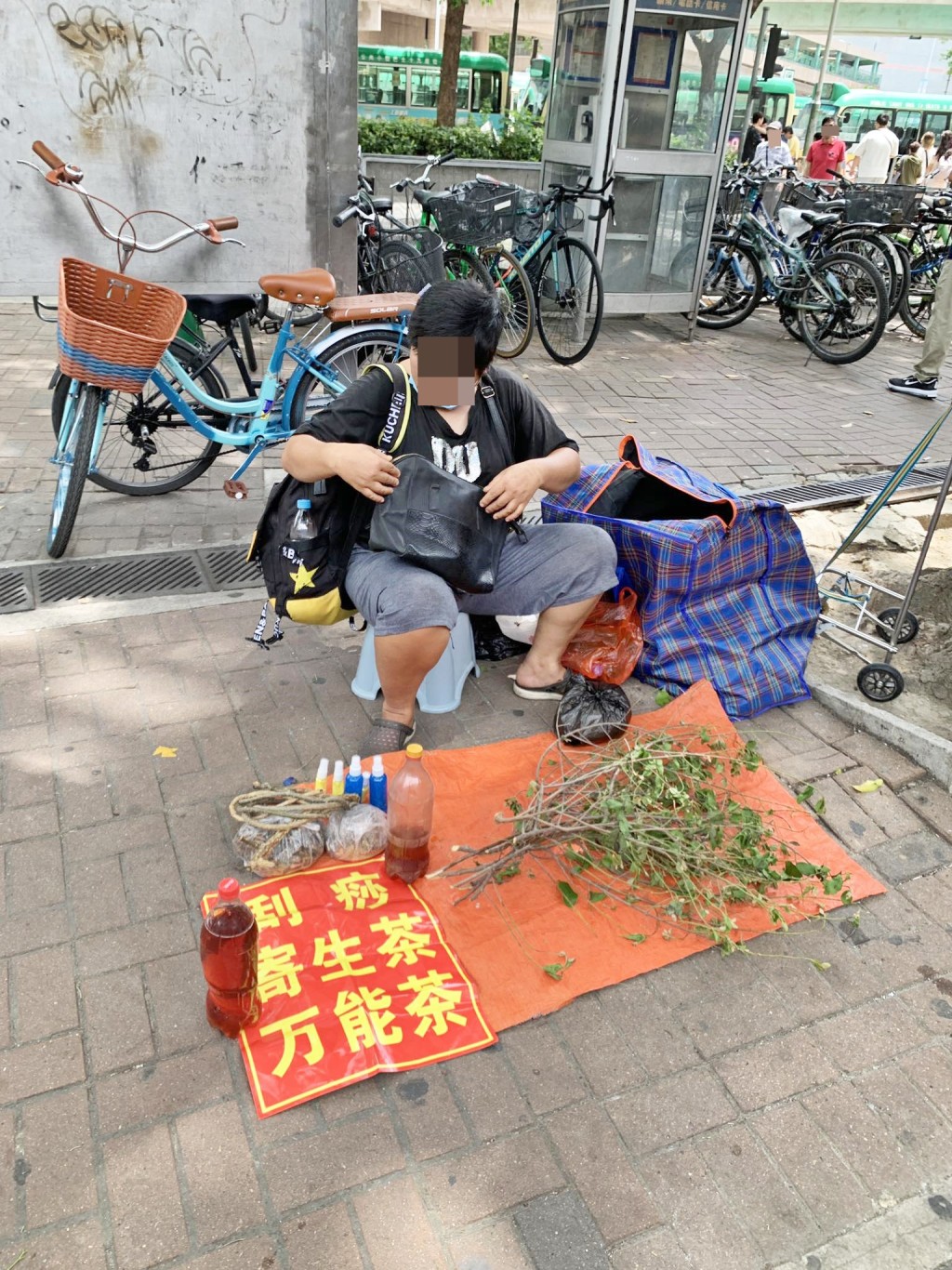 最終有人說出心底話,反問「有人夠膽飲?」、「 排毒一流」、「夠膽飲咩? 死X咗冇仇報㗎」、「 飲咗會升天」、「飲咗就上路」、「害人不淺」。網上截圖 最終有人說出心底話,反問「有人夠膽飲?」、「 排毒一流」、「夠膽飲咩? 死X咗冇仇報㗎」、「 飲咗會升天」、「飲咗就上路」、「害人不淺」。網上截圖