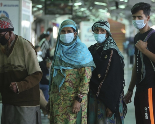 印度昨單日新增逾4.3萬宗確診。AP圖片