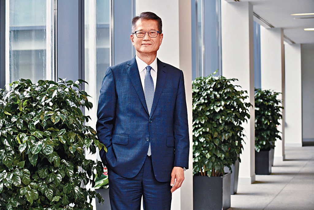 陳茂波表示,過去3年工作成果明顯,整體經濟穩中向前,本港GDP連續9個季度上升,資金持續流入、股市向好。