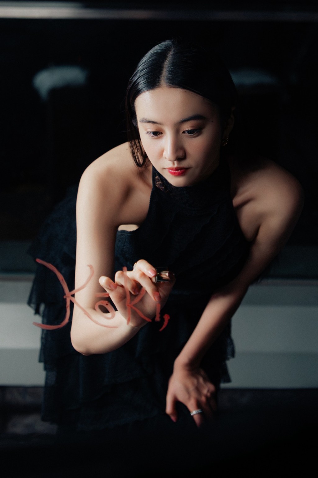 光希搖滾新曲送母親，歌頌女性強大且獨立的性格。
