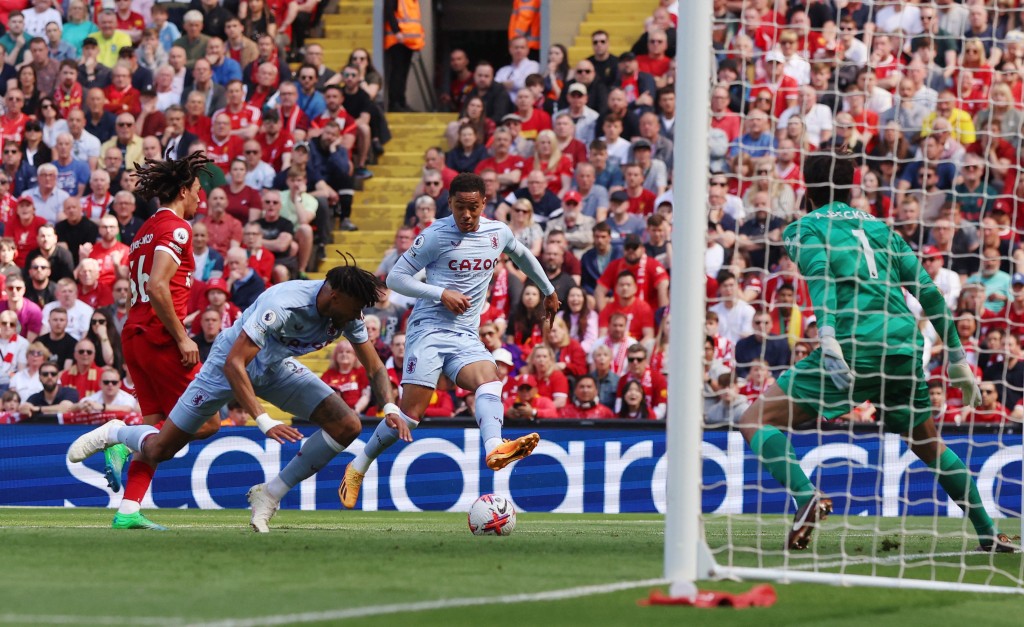 积及蓝斯后上，左脚射破利物浦大门。Reuters