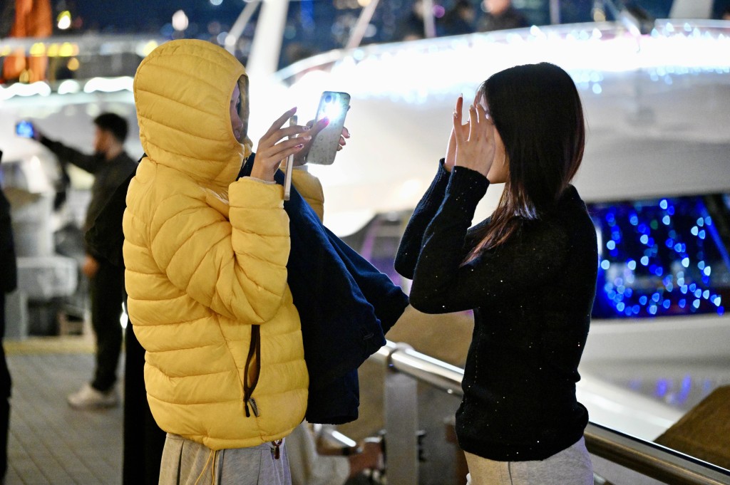 天文台預料一股偏東氣流會在下周初影響華南沿岸，該區風勢頗大。