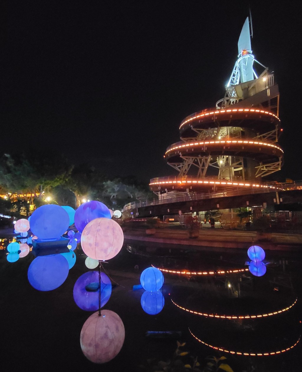 大埔海濱公園以「團圓月‧月圓願」為主題的綵燈。