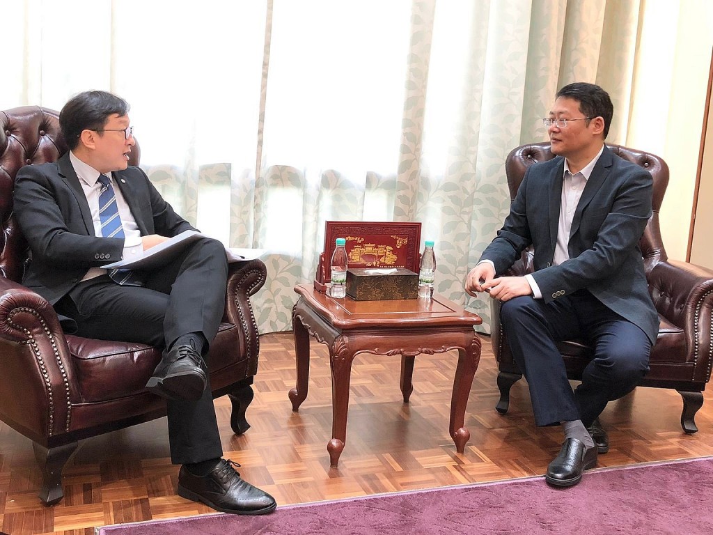 與中華人民共和國駐馬來西亞大使館林士光公參會面。律師會圖片