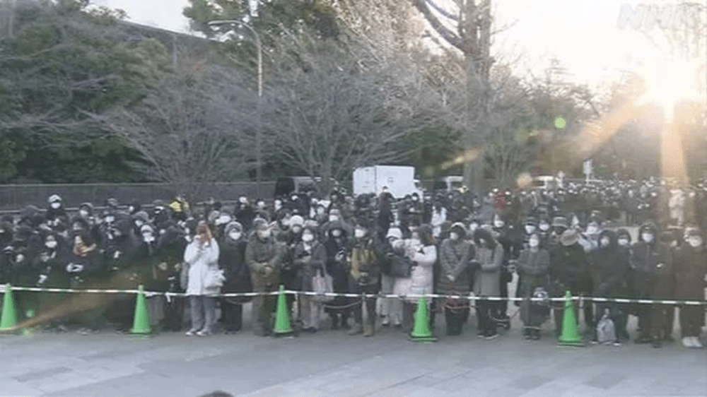 旅日大熊猫香香启程返回中国，大批粉丝赶来送行。