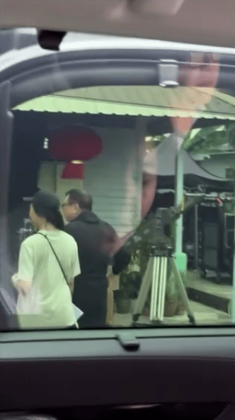 短片片尾保留許紹雄生前收工上車離去的珍貴實拍花絮片段。