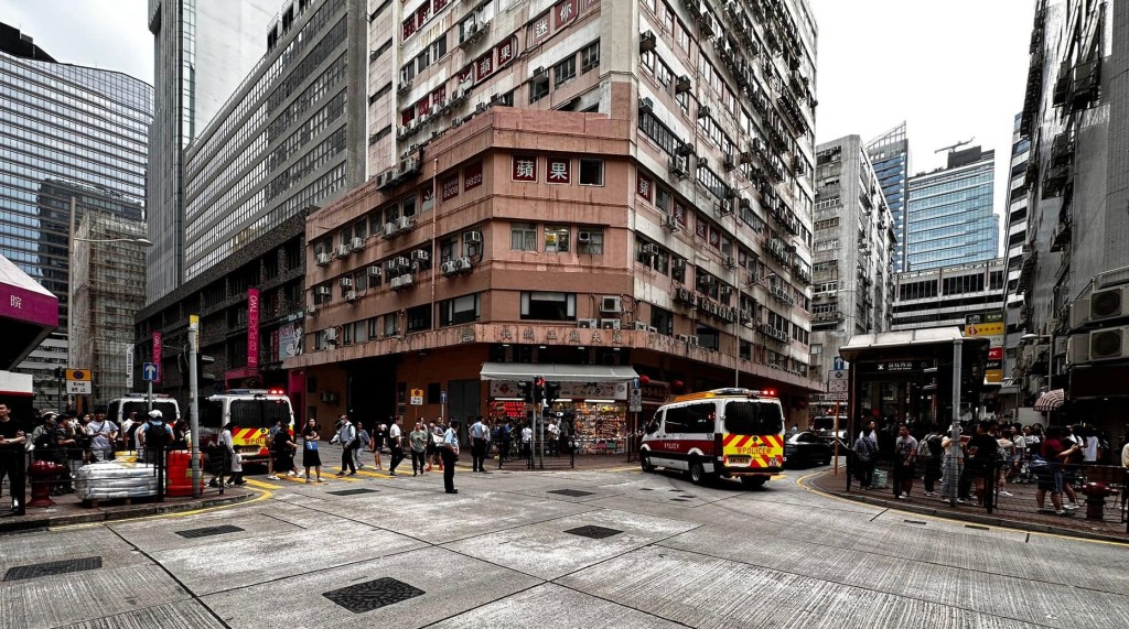 長沙灣發現可疑車輛。fb：香港突發事故報料區及討論區