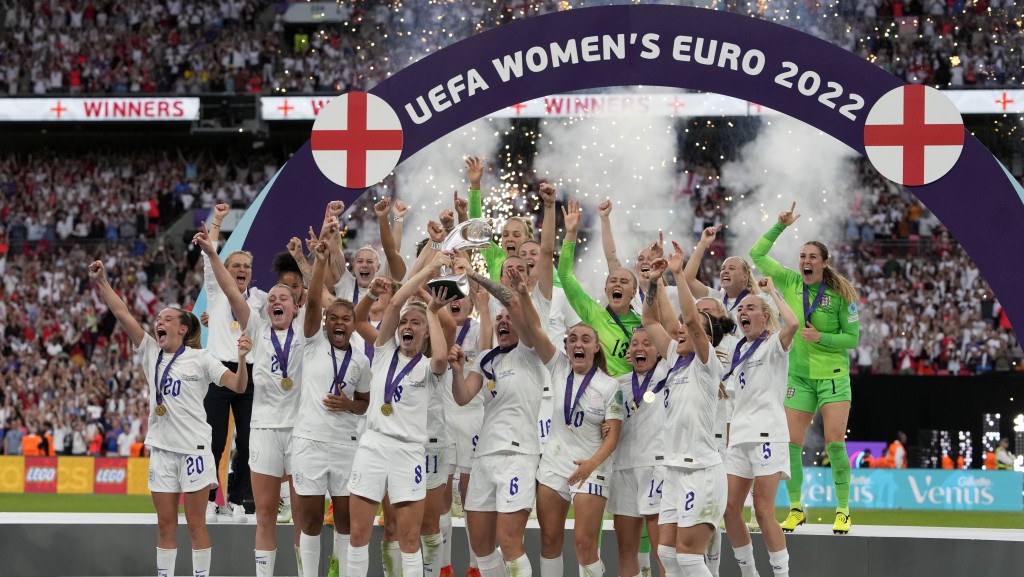 英格蘭女足擊敗德國，首次捧走歐國盃冠軍。 AP