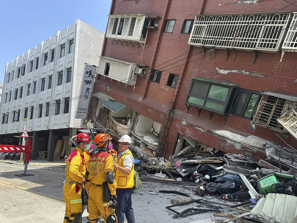 专家指，台湾建筑抗震力强及地震安全演练，令伤亡大大减少。美联社