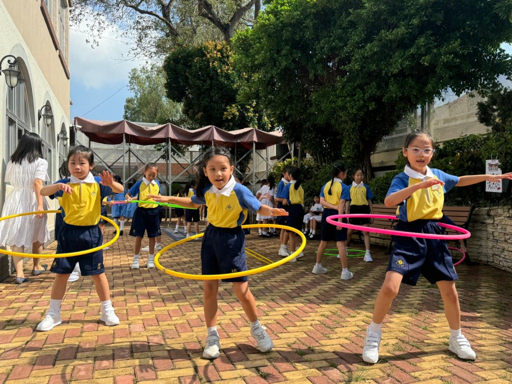 九龍真光中學（小學部）與九龍真光中學屬「聯繫學校」，會為小學部畢業生預留25%的學額，為學生提供一定的升學銜接機會。（學校圖片）