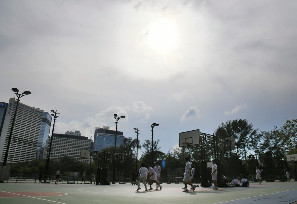 在本世紀中,香港不管在中等或很高溫室氣體排放情景下的差別並不顯著。資料圖片 在本世紀中,香港不管在中等或很高溫室氣體排放情景下的差別並不顯著。資料圖片