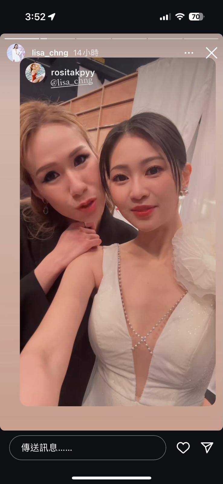 莊思明在後台與藝人合照。 莊思明在後台與藝人合照。