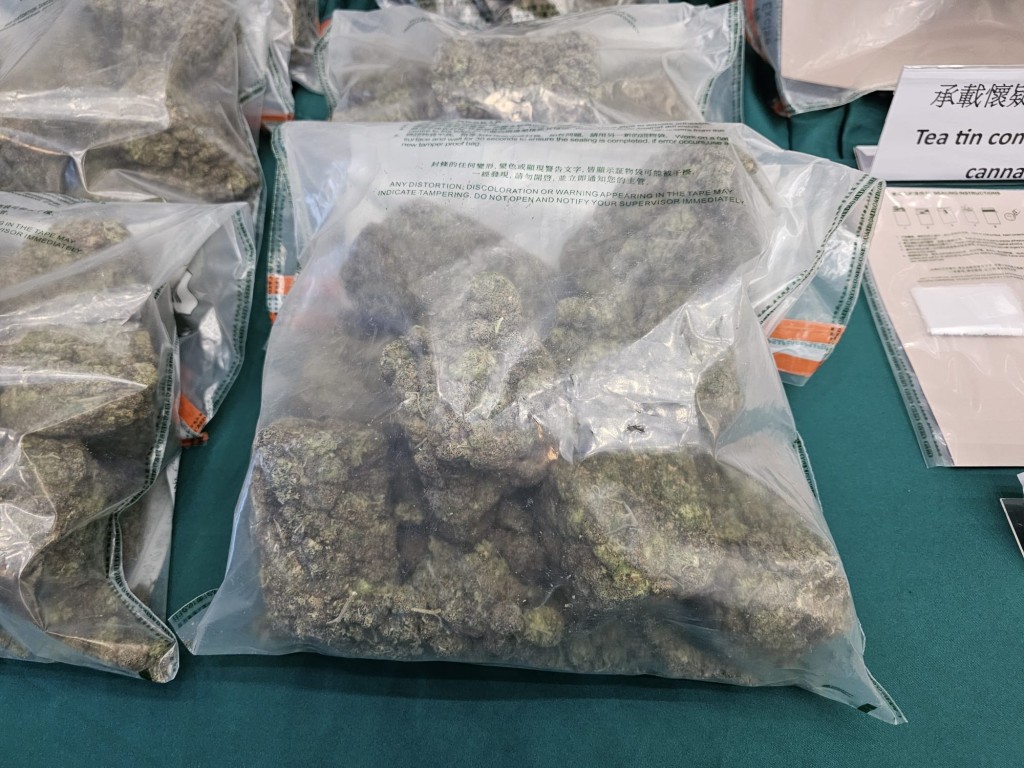 海關檢獲約28.6公斤懷疑大麻花。
