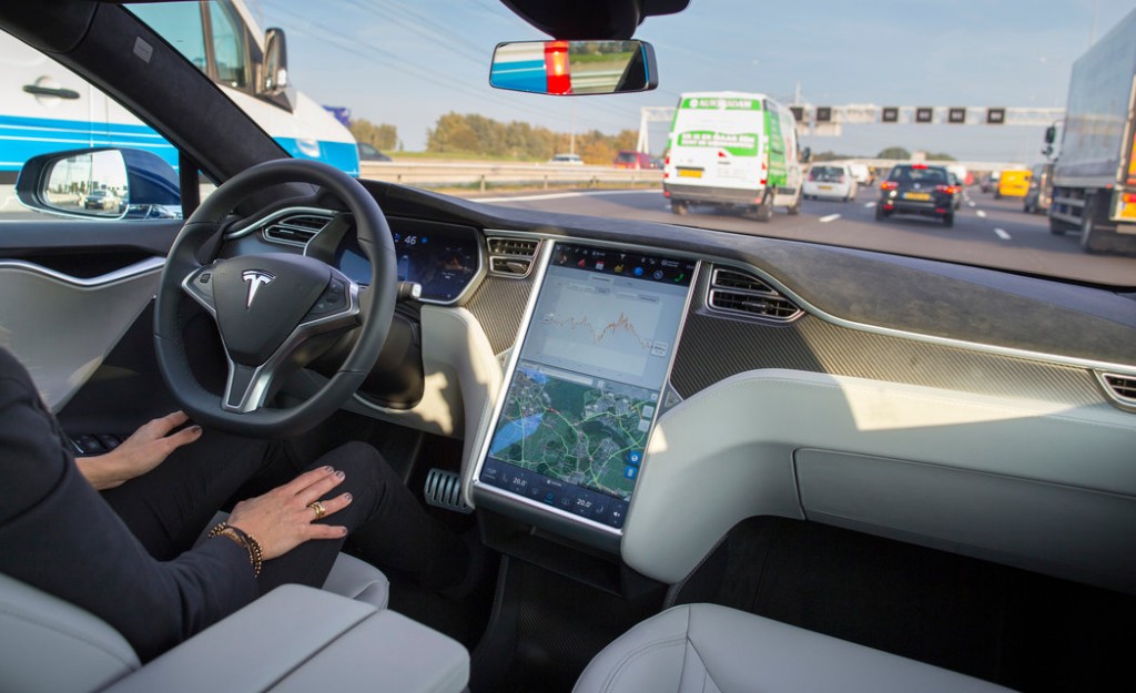 Tesla的自動駕駛功能吸引了不少買家。