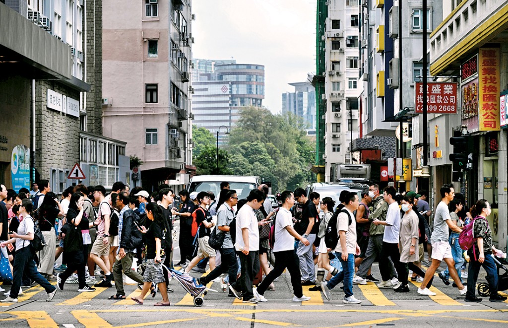 政府公布最新劳动人口统计数字，8月至10月失业率3.1%。