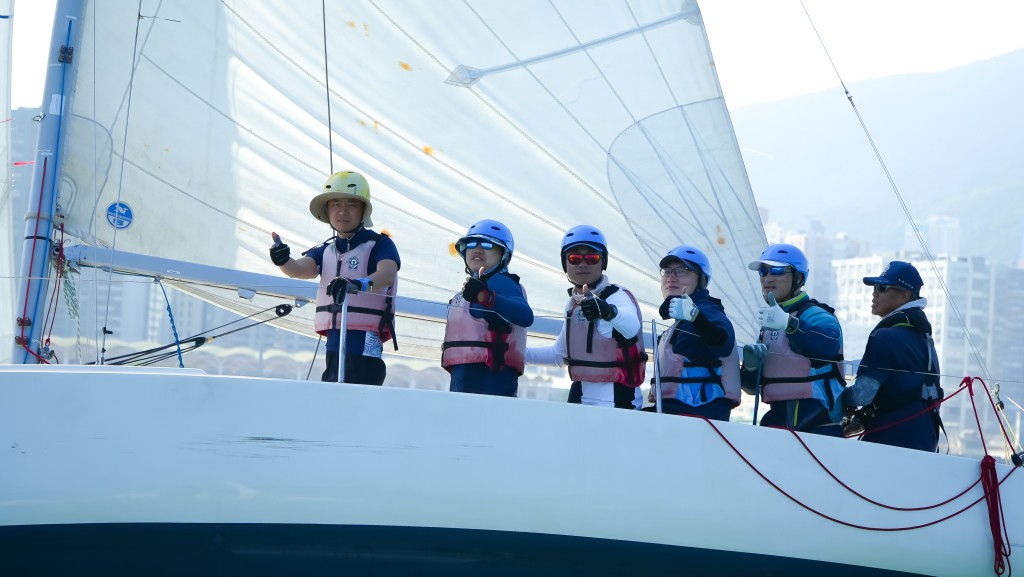 今年的「母校盃」有兩支來自中國內地的船隊參賽,其中一隊是大連海事大學「Seabiscuit號」。 今年的「母校盃」有兩支來自中國內地的船隊參賽,其中一隊是大連海事大學「Seabiscuit號」。