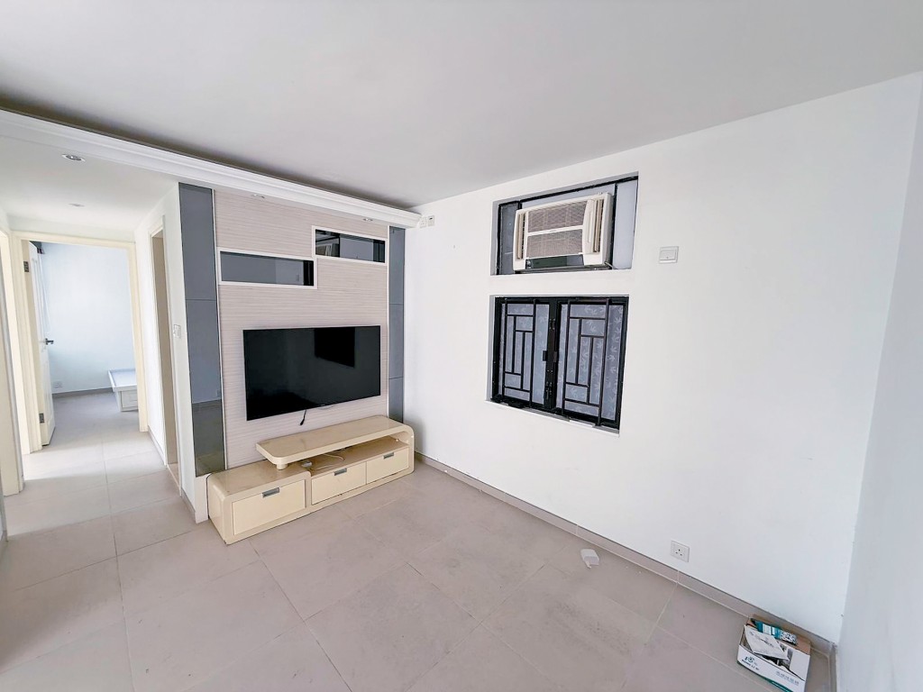 柴灣杏花邨35座13樓5室，開拍價538萬，較銀行估價低22%。