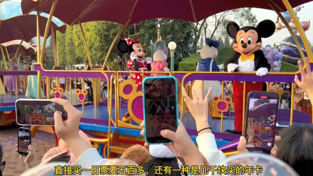 「鄰居小黃」分享用一百元進入迪士尼樂園的方法。